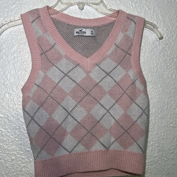 Hollister, pink and white V-neck vest size extra small - Picture 2 of 6